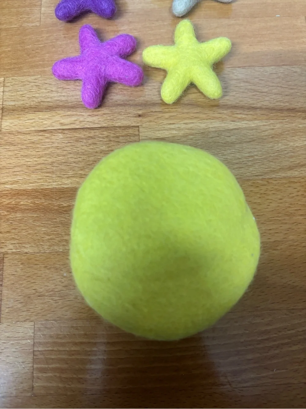 Lovevery Felt Starfish Sorting Set Montessori Toy with Bowl – 7 Piece Set